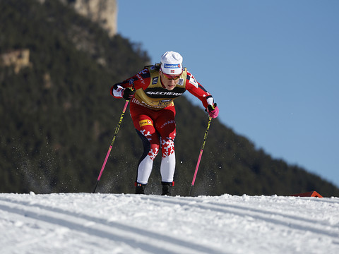 Klaebo creuse l'écart, Johaug prend les commandes