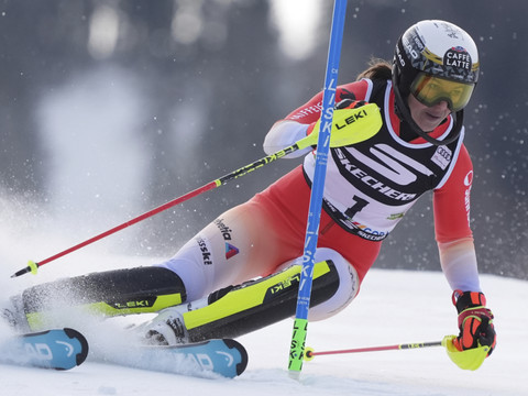 1re manche du slalom: Holdener en tête, Rast 3e