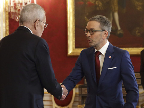 L'extrême droite autrichienne chargée de former un gouvernement