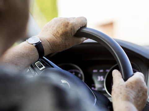 Plus besoin de tenir son volant en Suisse dès le 1er mars