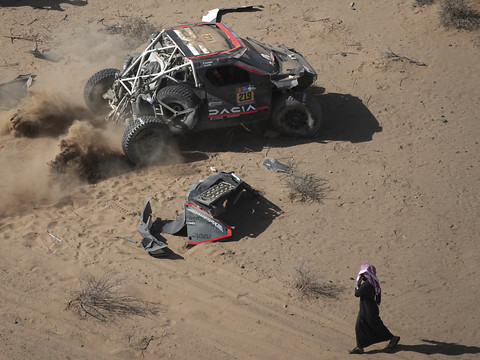 Victime d'un accident, Loeb contraint à l'abandon