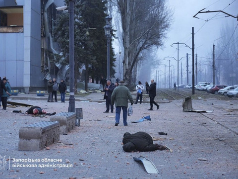 Au moins 13 morts dans un bombardement russe sur Zaporijjia