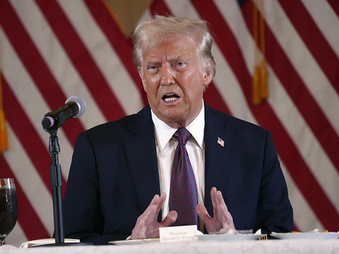 Guerre en Ukraine: Trump dit préparer une réunion avec Poutine