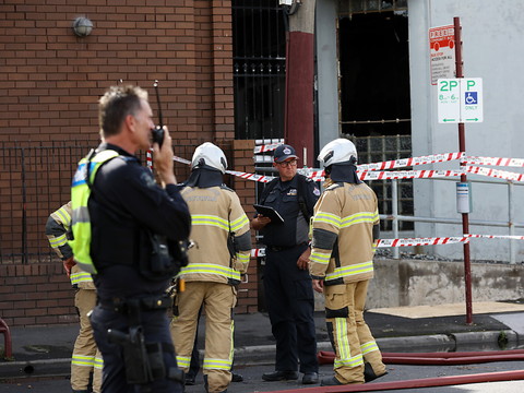 Un pyromane raté met le feu à son pantalon à Melbourne