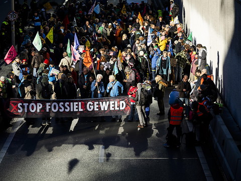 Des centaines de manifestants pour le climat arrêtés à La Haye