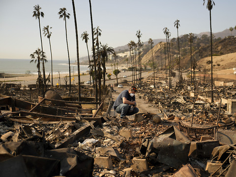Les incendies s'étendent à Los Angeles, le bilan grimpe à 16 morts