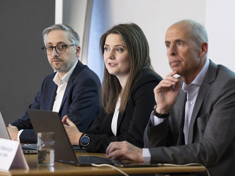 Médias: mise en garde d'experts contre le pouvoir des réseaux sociaux