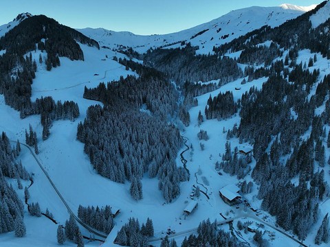 Un skieur meurt sur les pistes à Adelboden, dans l'Oberland bernois