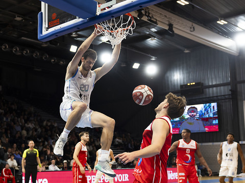Fribourg Olympic se joue de Spirou
