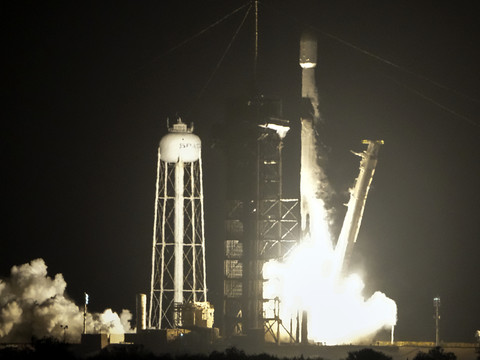 Une fusée avec deux sondes lunaires décolle avec succès de Floride