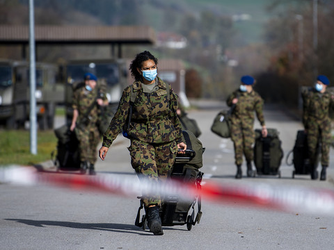 Les Suissesses pourraient être plus nombreuses à faire l'armée