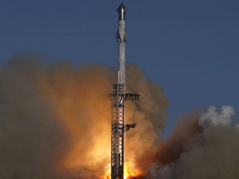 La mégafusée Starship d'Elon Musk décolle pour un nouveau vol test