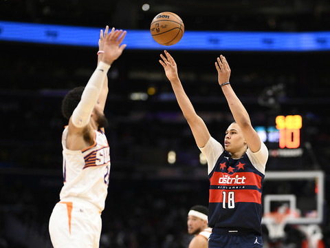24 points pour Kyshawn George face aux Suns