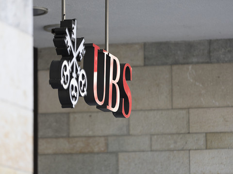 UBS appose sa marque sur le siège de feu Credit Suisse
