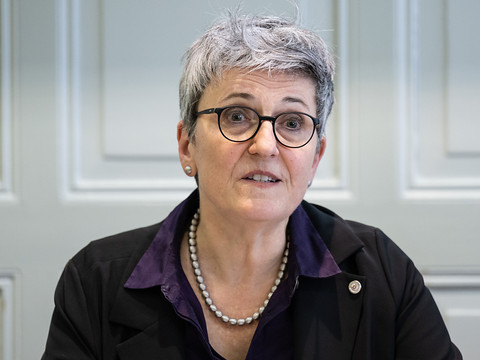 La cheffe de fedpol avertit contre des moyens réduits de la police
