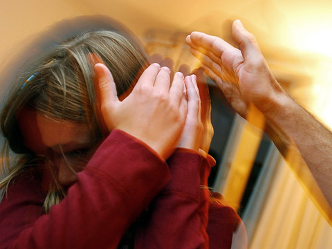 Une commission approuve une éducation des enfants sans violence