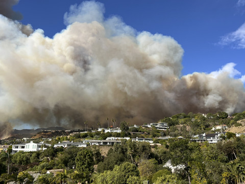 Incendies à Los Angeles: vents forts attendus lundi
