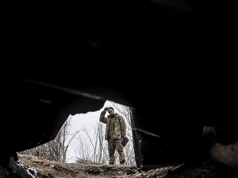 Ukraine: au moins deux morts et 13 blessés dans une frappe de Kiev