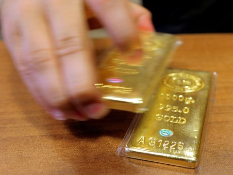 L'or se maintient au-delà des 2700 dollars, Trump prête serment