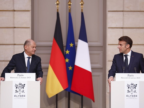 Macron et Scholz promettent une Europe 