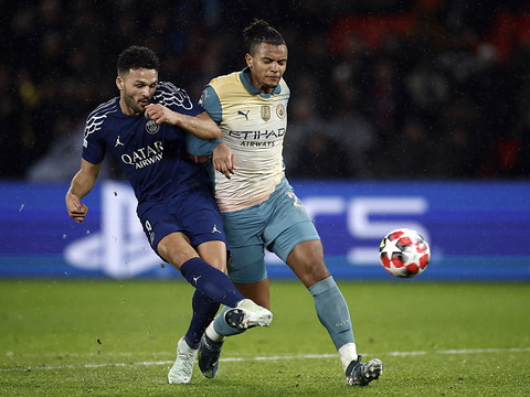 Manuel Akanji et Manchester City coulent au Parc des Princes