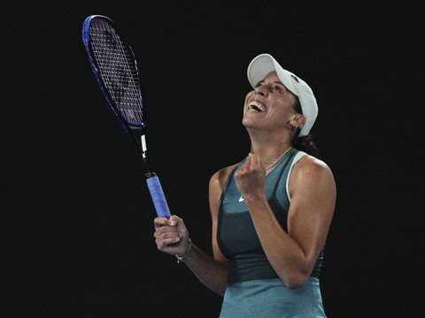 Keys use Swiatek pour s'offrir une finale contre Sabalenka