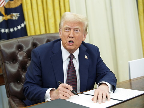 Donald Trump dit espérer éviter des frappes contre l'Iran