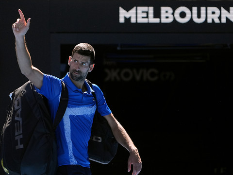 Djokovic abandonne, Zverev en finale