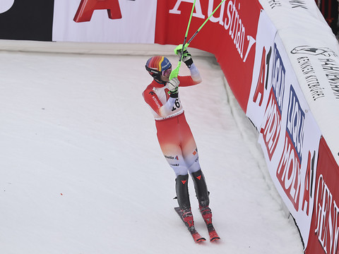 Nef 7e en slalom à Kitzbühel, Noël victorieux