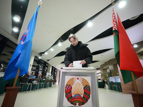 Le président Loukachenko largement réélu pour un 7e mandat