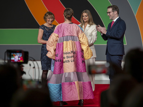 Malmö offre à Bâle un manteau de Nemo en guise de passage de témoin