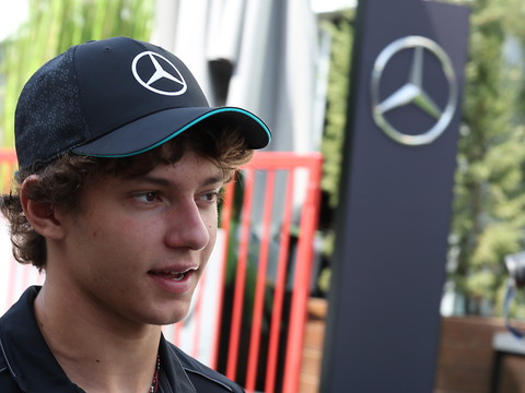 Formule 1: Kimi Antonelli peut aussi conduire sur route ouverte