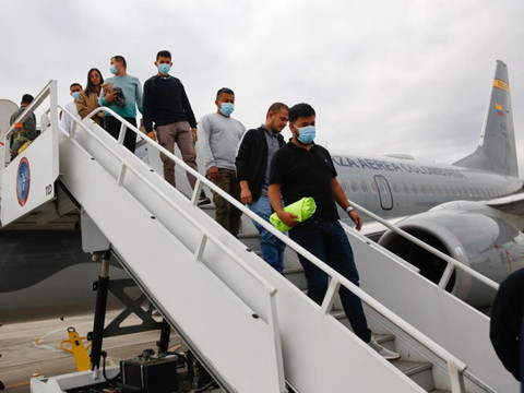 Les Colombiens expulsés des Etats-Unis arrivent à Bogota