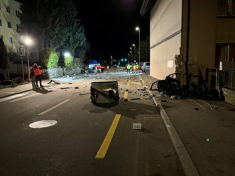 Un homme meurt dans un accident de voiture à Langnau am Albis ZH