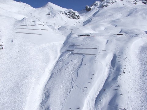 Un snowboardeur tué dans une avalanche à Parpan (GR)