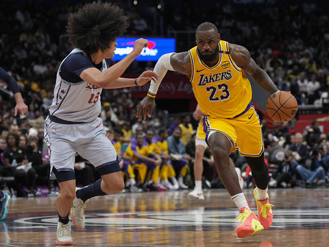 Lourde défaite pour les Hawks et pour les Wizards