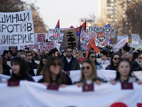 Gare de Novi Sad effondrée: manifestation en mémoire des victimes