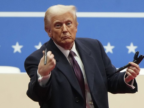 Douanes: Trump impose le Canada, le Mexique et la Chine