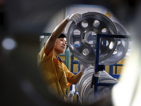 Chine: l'activité manufacturière frôle la contraction en janvier