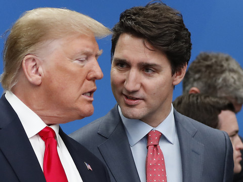 Trump suspend les droits de douane contre le Canada et le Mexique