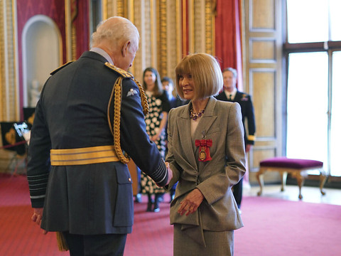 Anna Wintour, décorée par Charles III, n'entend pas se retirer