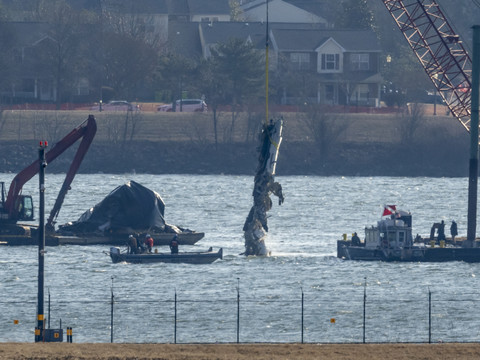 Tous les corps des victimes du crash aérien de Washington retrouvés