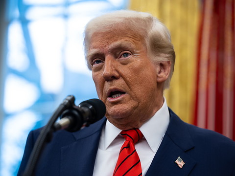 Droit du sol: une juge bloque l'application du décret de Trump