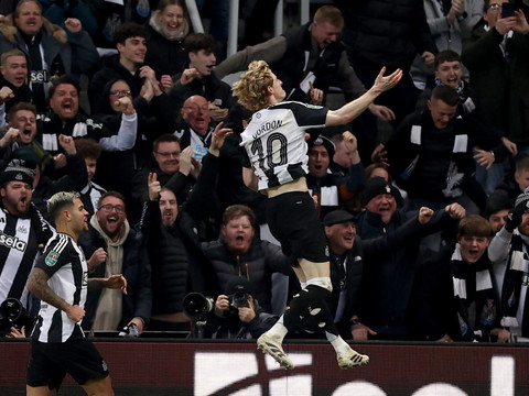 Coupe de la Ligue anglaise: Newcastle premier finaliste