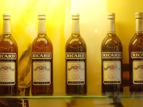Pernod Ricard anticipe une baisse organique de son revenu 2024/25