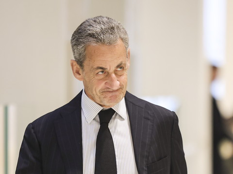 L'ex-président Nicolas Sarkozy équipé d'un bracelet électronique