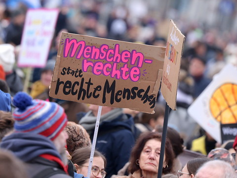 Plus de 200'000 manifestants à Munich contre l'extrême droite