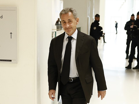 Sarkozy met ses activités d'ancien président 