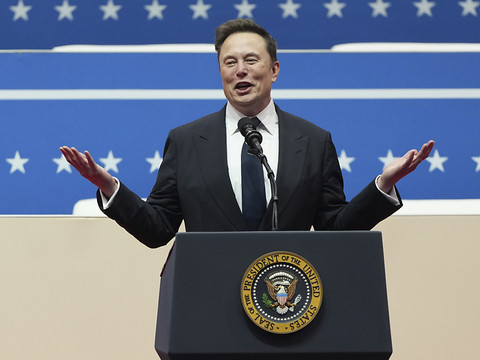 Elon Musk cherche à prendre le contrôle d'OpenAI