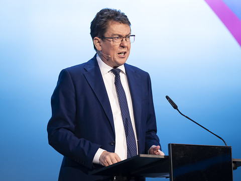 Albert Rösti propose d'accueillir un sommet sur l'IA à Genève